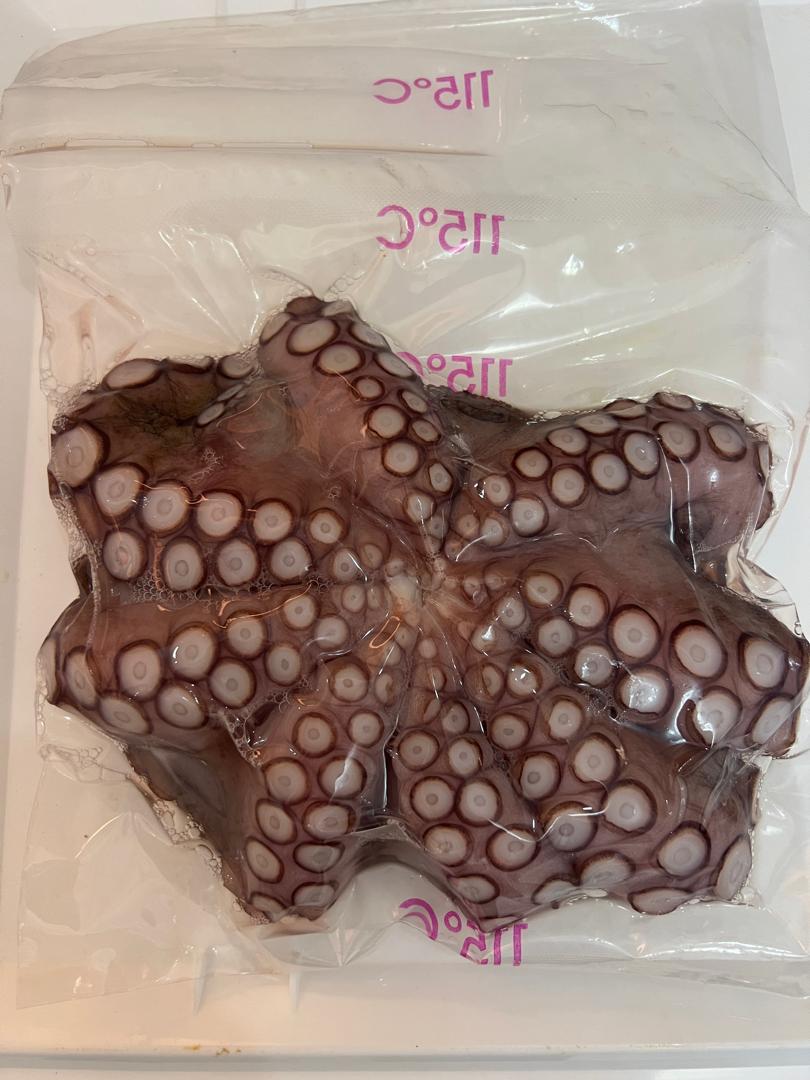 Poulpe fleur entier sous vide — Sigma Seafood